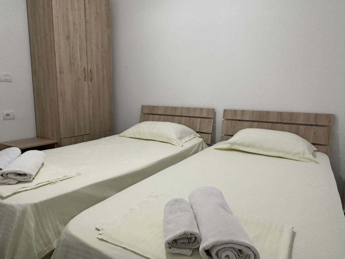 Eme Apartments - Kompleksi Lura 2 Gjiri I Lalzit Драч Екстериор снимка