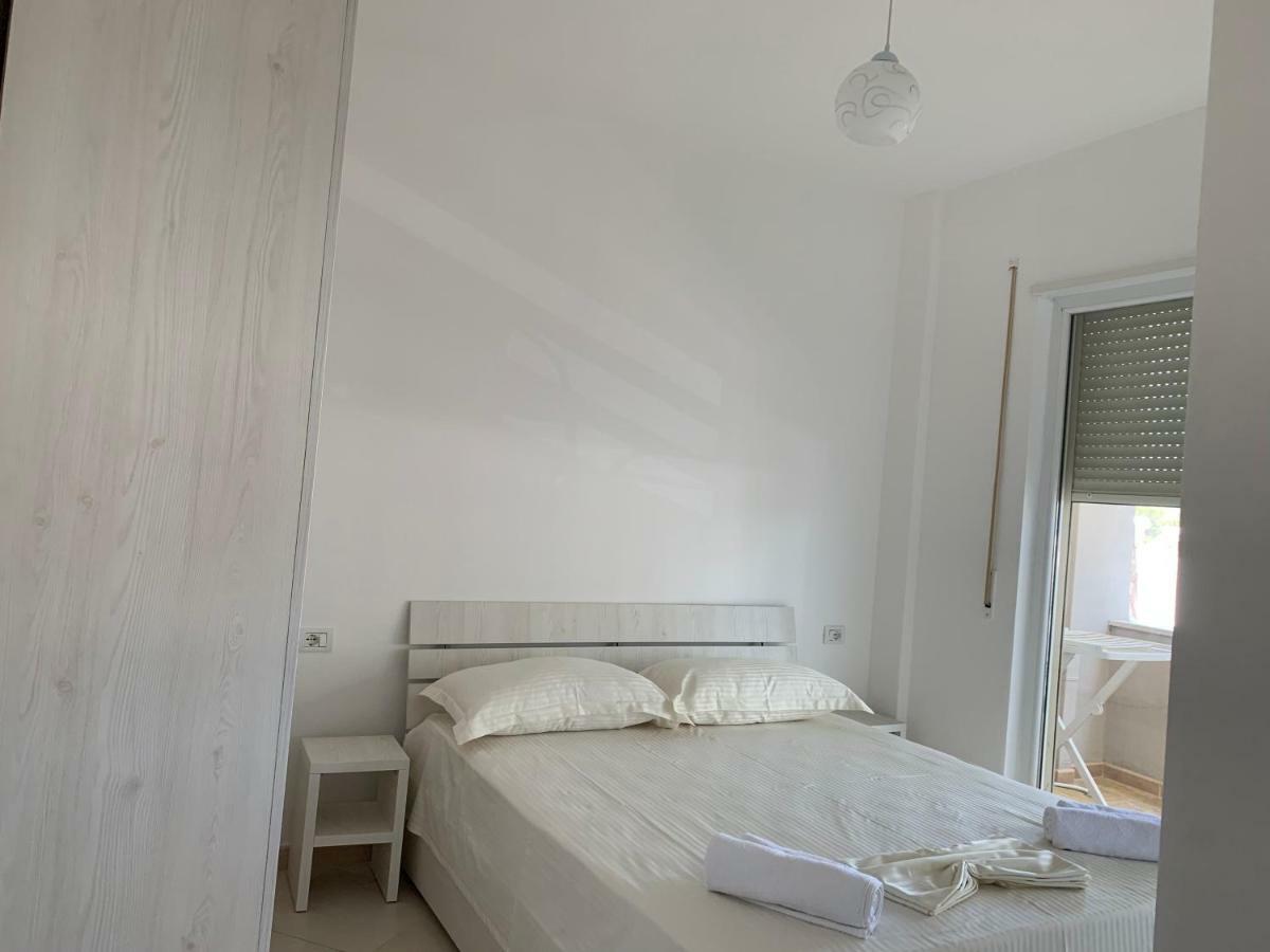 Eme Apartments - Kompleksi Lura 2 Gjiri I Lalzit Драч Екстериор снимка